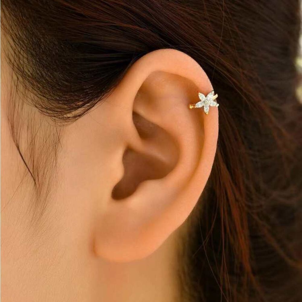 Elegant Gold Star cuff R65